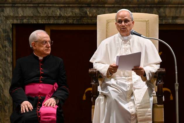 News Themen der Woche KW20 News Bilder des Tages ITALY - REL - POPE LEO XIV RECIEVES IN PRIVATE AUDIENCE MEMEBERS OF THE DIPLOMATIC CORPS ACCREDITED TO THE HOLY SEE AT THE VATICAN - 2025 05 16 Italy, Rome, Vatican 2025 5 16 Pope Leo XIV receives in private audience Members of the Diplomatic Corps accredited to the Holy See at the Vatican EDITORIAL USE ONLY - NO BOOKS Copyright: xVATICANxMEDIA CPPx