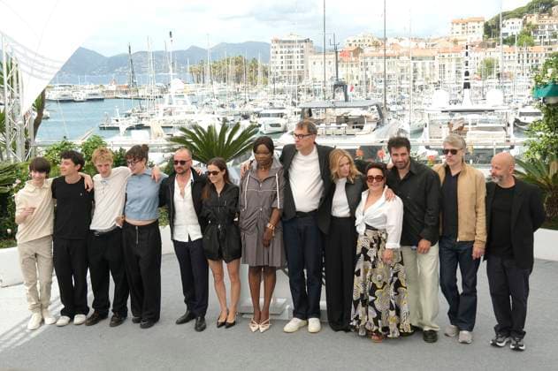 Solan Machado-Graner, Come Peronnet, Valentin Campagne, Mathilde Riu, Jonathan Turnbull, Mathilde Roehrich, Guslagie Malanda, Dominik Moll, Lea Drucker, Sandra Colombo, Theo Costa-Marini, Stanislas Merhar und Gilles Marchand beim Photocall zum Kinofilm Dossier 137 Case 137 auf dem Festival de Cannes 2025 78. Internationale Filmfestspiele von Cannes am Palais des Festivals. Cannes, 16.05.2025