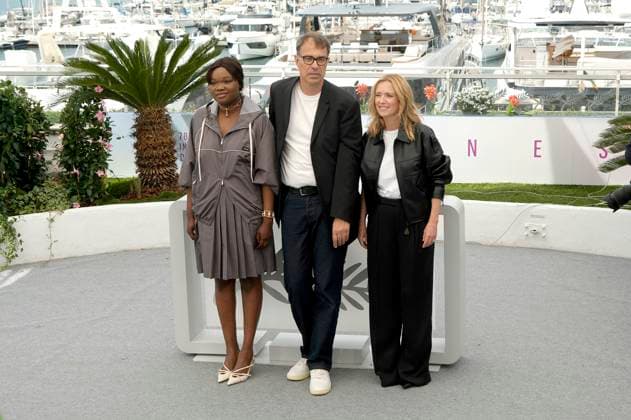 Guslagie Malanda, Dominik Moll und Lea Drucker beim Photocall zum Kinofilm Dossier 137 Case 137 auf dem Festival de Cannes 2025 78. Internationale Filmfestspiele von Cannes am Palais des Festivals. Cannes, 16.05.2025