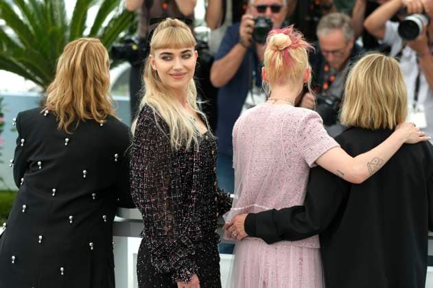 Thora Birch, Imogen Poots, Kristen Stewart und Kim Gordon beim Photocall zum Kinofilm The Chronology of Water auf dem Festival de Cannes 2025 78. Internationale Filmfestspiele von Cannes am Palais des Festivals. Cannes, 16.05.2025