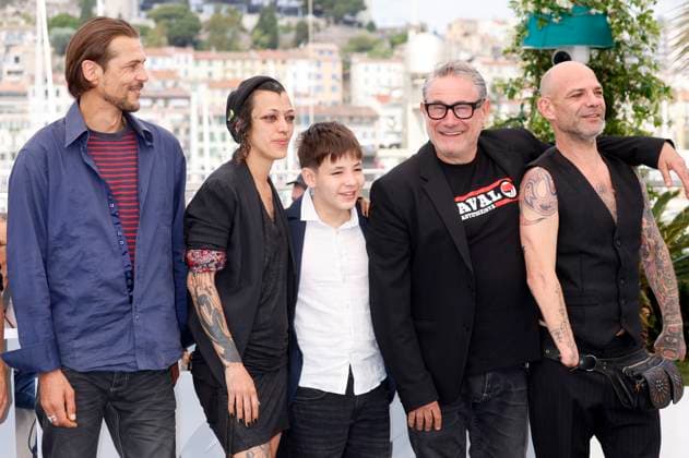 Tonin Janvier, Jade Oukid, Bruno Nunez, Sergi Lopez und Richard Bellamy beim Photocall zum Kinofilm Sirat auf dem Festival de Cannes 2025 78. Internationale Filmfestspiele von Cannes am Palais des Festivals. Cannes, 16.05.2025