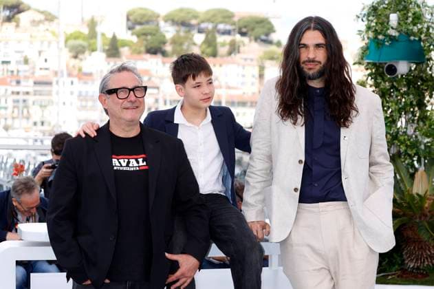 Sergi Lopez, Bruno Nunez und Oliver Laxe beim Photocall zum Kinofilm Sirat auf dem Festival de Cannes 2025 78. Internationale Filmfestspiele von Cannes am Palais des Festivals. Cannes, 16.05.2025