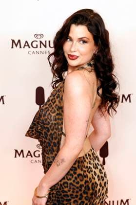 EnjoyPhoenix bei der Magnum Cannes Beach Party im Rahmen des Festival de Cannes 2025 78. Internationale Filmfestspiele von Cannes im Magnum Beach Palais StÃ phanie. Cannes, 15.05.2025