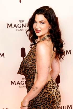 EnjoyPhoenix bei der Magnum Cannes Beach Party im Rahmen des Festival de Cannes 2025 78. Internationale Filmfestspiele von Cannes im Magnum Beach Palais StÃ phanie. Cannes, 15.05.2025