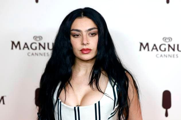 Charli xcx bei der Magnum Cannes Beach Party im Rahmen des Festival de Cannes 2025 78. Internationale Filmfestspiele von Cannes im Magnum Beach Palais StÃ phanie. Cannes, 15.05.2025