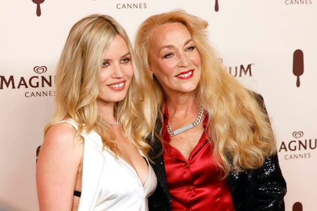 Georgia May Jagger mit Mutter Jerry Hall bei der Magnum Cannes Beach Party im Rahmen des Festival de Cannes 2025 78. Internationale Filmfestspiele von Cannes im Magnum Beach Palais StÃ phanie. Cannes, 15.05.2025
