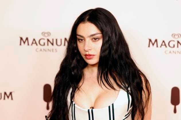 Charli xcx bei der Magnum Cannes Beach Party im Rahmen des Festival de Cannes 2025 78. Internationale Filmfestspiele von Cannes im Magnum Beach Palais StÃ phanie. Cannes, 15.05.2025