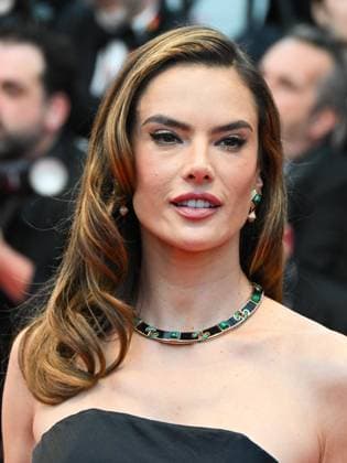 Cannes, 78th Cannes Film Festival 2025 - Evening 4 - Red Carpet of the Film Eddington Cannes, 78th Cannes Film Festival 2025 - Evening 4 - Red Carpet of the Film Eddington In the photo: Alessandra Ambrosio cannes France  Copyright: xIPA ABACAx