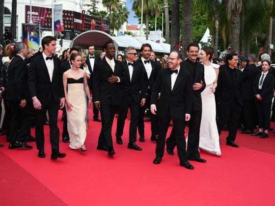 Cannes, 78th Cannes Film Festival 2025 - Evening 4 - Red Carpet of the Film Eddington Cannes, 78th Cannes Film Festival 2025 - Evening 4 - Red Carpet of the Film Eddington . In the photo ) Cameron Mann, Matt Gomez Hidaka, Amelie Hoeferle, Micheal Ward, Emma Stone, Luke Grimes, the mayor of Cannes David Lisnard, Austin Butler, Ari Aster, Joaquin Phoenix, Lars Knudsen, Pedro Pascal and Clifton Collins Cannes France  Copyright: xIPA ABACAx