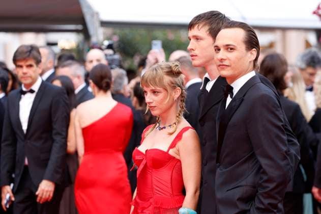 Megan Northam, Harris Dickinson und Frank Dillane bei der Premiere des Kinofilms Eddington auf dem Festival de Cannes 2025 78. Internationale Filmfestspiele von Cannes im Palais des Festivals. Cannes, 16.05.2025