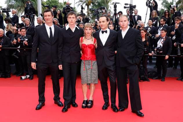 Cast und Team von Urchin : Scott O Donnell, Harris Dickinson, Megan Northam, Frank Dillane und Archie Pearch bei der Premiere des Kinofilms Eddington auf dem Festival de Cannes 2025 78. Internationale Filmfestspiele von Cannes im Palais des Festivals. Cannes, 16.05.2025