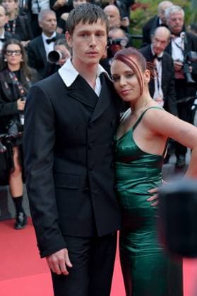 Eddington Premiere at 78th Festival de Cannes - Cannes, France CANNES, FRANCE. May 16, 2025: Harris Dickinson & Rose Gray at the premiere for Eddington at the 78th Festival de Cannes. Picture: Paul Smith Featureflash Cannes France  Copyright: xPaulxSmithx xFeatureflashx