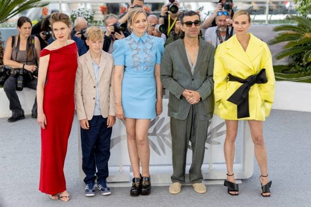 Amrum , Photocall in Cannes, 16.05.2025 Cannes, Frankreich - 16.5.2024: Lisa Hagmeister, Jasper Ole Billerbeck, Laura Tonke, Fatih Akin, Diane Kruger während des AMRUM Photocall während der 78. Internationalen Filmfestspiele von Cannes. Die Filmfestspiele finden vom 13. bis 24. Mai 2025 statt. Cannes Palais des Festivals et des Cong Provence-Alpes-Cote d Azur Frankreich Copyright: xChristianxEnderx
