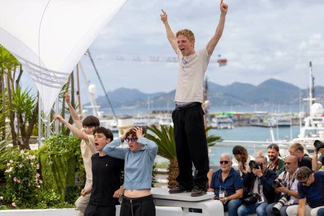 Dossier 137 , Photocall in Cannes, 16.05.2025 Cannes, Frankreich - 16.5.2024: Valentin Campagne, Mathilde Riu, C™me Peronnet und Solˆn Machado-Graner während des Photocall Dossier 137 Case 137 während der 78. Internationalen Filmfestspiele von Cannes. Die Filmfestspiele finden vom 13. bis 24. Mai 2025 statt. Cannes Palais des Festivals et des Cong Provence-Alpes-Cote d Azur Frankreich Copyright: xChristianxEnderx