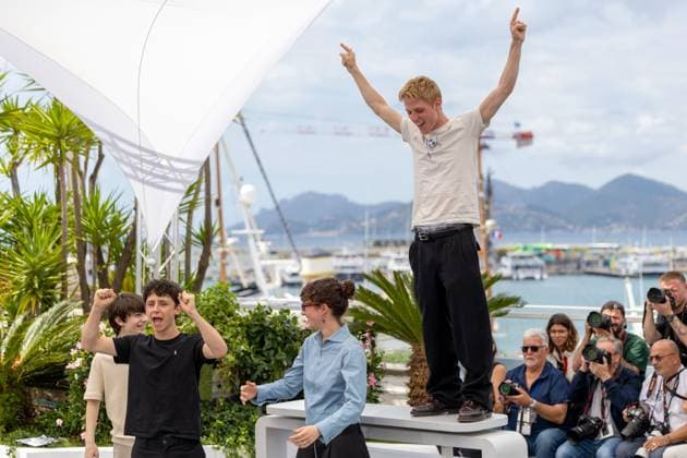 Dossier 137 , Photocall in Cannes, 16.05.2025 Cannes, Frankreich - 16.5.2024: Valentin Campagne, Mathilde Riu, C™me Peronnet und Solˆn Machado-Graner während des Photocall Dossier 137 Case 137 während der 78. Internationalen Filmfestspiele von Cannes. Die Filmfestspiele finden vom 13. bis 24. Mai 2025 statt. Cannes Palais des Festivals et des Cong Provence-Alpes-Cote d Azur Frankreich Copyright: xChristianxEnderx