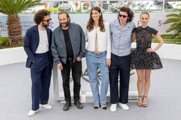 Arco , Photocall in Cannes, 16.05.2025 Cannes, Frankreich - 16.5.2024: William Lebghil, Vincent Macaigne, Alma Jodorowsky, Ugo Bienvenu and Natalie Portman während des ARCO Photocall während der 78. Internationalen Filmfestspiele von Cannes. Die Filmfestspiele finden vom 13. bis 24. Mai 2025 statt. Cannes Palais des Festivals et des Cong Provence-Alpes-Cote d Azur Frankreich Copyright: xChristianxEnderx