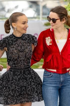 Arco , Photocall in Cannes, 16.05.2025 Cannes, Frankreich - 16.5.2024: Natalie Portman und Sophie Mas während des ARCO Photocall während der 78. Internationalen Filmfestspiele von Cannes. Die Filmfestspiele finden vom 13. bis 24. Mai 2025 statt. Cannes Palais des Festivals et des Cong Provence-Alpes-Cote d Azur Frankreich Copyright: xChristianxEnderx