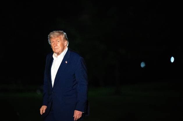 News Themen der Woche KW20 News Bilder des Tages President Trump Arrives at the White House U.S. President Donald Trump arrives on the South Lawn of the White House in Washington, DC on Friday, May 16, 2025. Photo by Annabelle Gordon Pool ABACAPRESS.COM WASHINGTON DC United States  Copyright: xPool ABACAx