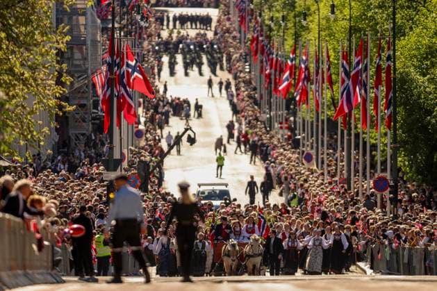 Restaurantene i Oslo apner tidlig pa 17. mai Oslo 20250517. Restaurantene i Oslo apner tidlig pa 17. mai for a feire nasjonaldagen med nytt regelverk som tillater alkoholservering fra klokken 09.00. Foto: Amanda Pedersen Giske NTB Oslo Norge hpiE91vcrHQ EDITORIAL USE ONLY Ref:_BNChpiE91vcrHQ.jpg *** Oslo restaurants open early on May 17 Oslo 20250517 Oslo restaurants will open early on May 17 to celebrate the national day with new regulations allowing alcohol service from 9 a.m. Photo Amanda Pedersen Giske NTB Oslo Norway hpiE91vcrHQ EDITORIAL USE ONLY Ref BNChpiE91vcrHQ jpg  Copyright: xAmandaxPedersenxGiskex xNTBx