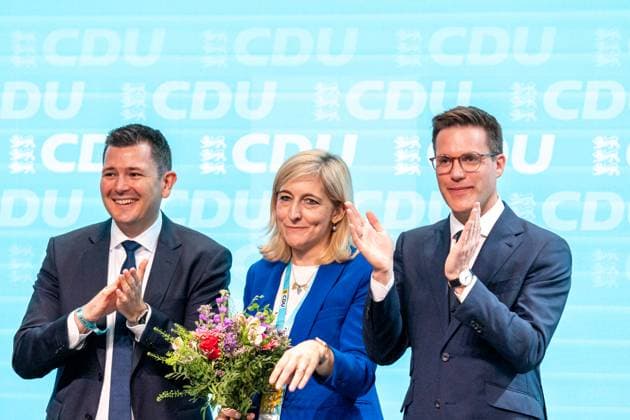 News Themen der Woche KW20 News Bilder des Tages Stuttgart, Baden-Württemberg, Germany - May 17, 2025: The 81st State Party Congress of the CDU in Stuttgart, Baden-Württemberg. Tobias Vogt, Manuel Hagel and Nina Warken (Secretary General) with a bouquet of flowers on stage at the farewell of Nina Warken *** Der 81. Landesparteitag der CDU in Stuttgart, Baden-Württemberg. Tobias Vogt, Manuel Hagel and Nina Warken (Generalsekretärin) mit Blumenstrauß auf der Bühne bei der Verabschiedung von Nina Warken