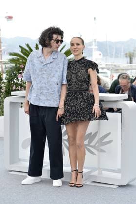 Hugo Bienvenu und Natalie Portman beim ARCO Photocall in Cannes am 16.05.2025