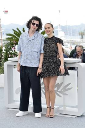 Hugo Bienvenu und Natalie Portman beim ARCO Photocall in Cannes am 16.05.2025