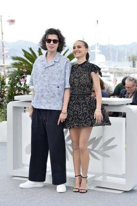 Hugo Bienvenu und Natalie Portman beim ARCO Photocall in Cannes am 16.05.2025