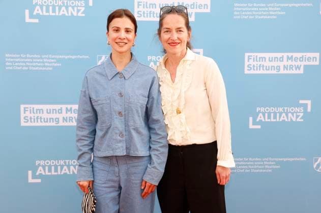 Aylin Tezel und Hella Wenders beim Empfang der Landesregierung Nordrhein-Westfalen, der Film- und Medienstiftung NRW und der Produktionsallianz anlässlich der 78. Internationalen Filmfestspiele von Cannes im Vilebrequin La Plage Ondine Restaurant & Beach Club. Cannes, 16.05.2025