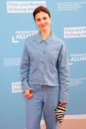 Aylin Tezel beim Empfang der Landesregierung Nordrhein-Westfalen, der Film- und Medienstiftung NRW und der Produktionsallianz anlässlich der 78. Internationalen Filmfestspiele von Cannes im Vilebrequin La Plage Ondine Restaurant & Beach Club. Cannes, 16.05.2025