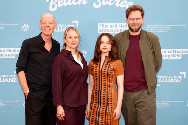 Lucas Schmidt, Maren Schmitt, Lena Urzendowsky und Lasse Scharpen beim Empfang der Landesregierung Nordrhein-Westfalen, der Film- und Medienstiftung NRW und der Produktionsallianz anlässlich der 78. Internationalen Filmfestspiele von Cannes im Vilebrequin La Plage Ondine Restaurant & Beach Club. Cannes, 16.05.2025