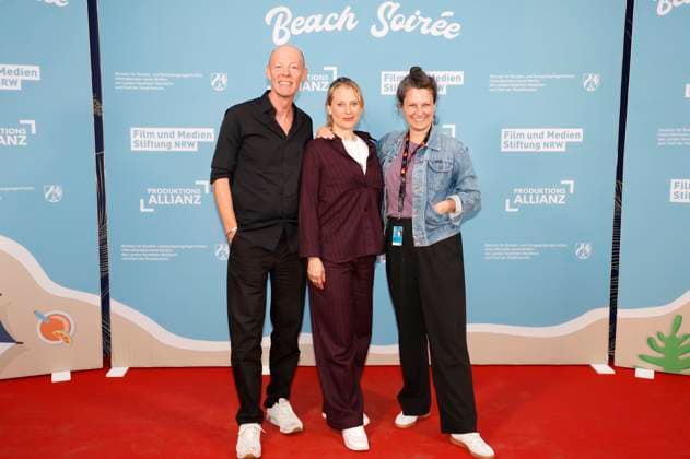 Lucas Schmidt, Maren Schmitt und Louise Peter beim Empfang der Landesregierung Nordrhein-Westfalen, der Film- und Medienstiftung NRW und der Produktionsallianz anlässlich der 78. Internationalen Filmfestspiele von Cannes im Vilebrequin La Plage Ondine Restaurant & Beach Club. Cannes, 16.05.2025