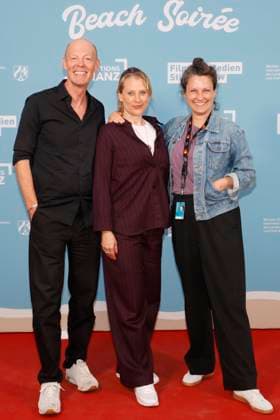 Lucas Schmidt, Maren Schmitt und Louise Peter beim Empfang der Landesregierung Nordrhein-Westfalen, der Film- und Medienstiftung NRW und der Produktionsallianz anlässlich der 78. Internationalen Filmfestspiele von Cannes im Vilebrequin La Plage Ondine Restaurant & Beach Club. Cannes, 16.05.2025