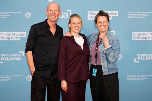Lucas Schmidt, Maren Schmitt und Louise Peter beim Empfang der Landesregierung Nordrhein-Westfalen, der Film- und Medienstiftung NRW und der Produktionsallianz anlässlich der 78. Internationalen Filmfestspiele von Cannes im Vilebrequin La Plage Ondine Restaurant & Beach Club. Cannes, 16.05.2025