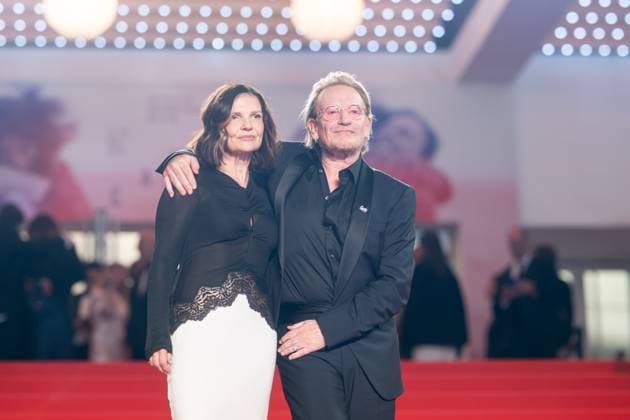 78eme Festival International du Film de Cannes Montée des marches du film Bono Stories Of Surrender 78th International Cannes Film Festival Red Carpet of Bono Stories Of Surrender movie 444439 2025 05 16 Cannes France Hewson, Paul Bono U2 Hewson, Alison  Copyright: xEstellexCarlierx xStarfacex STAR_444439_036