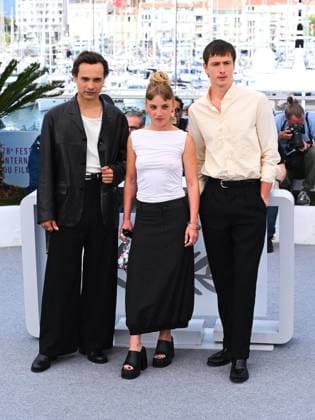 Cannes, 78th Cannes Film Festival 2025 - day 5 - Photocall of the film Urchin Cannes, 78th Cannes Film Festival 2025 - day 5 - Photocall of the film Urchin . In the photo Frank Dillane, Harris Dickinson, Megan Northam Cannes France  Copyright: xIPA ABACAx
