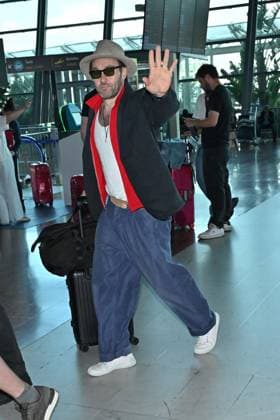Cannes Joel Edgerton At Nice Airport JR Joel Edgerton arriving at Nice airport ahead 78th Cannes Film Festival in Nice, France on May, 17, 2025. Photo by Julien Reynaud APS-Medias ABACAPRESS.COM Nice France  Copyright: xReynaudxJulien APS-Medias ABACAx