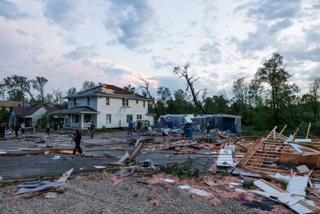 News Themen der Woche KW20 Tornado causes damage in Bloomington, USA - 16 May 2025 The Clear Creek post office lays in rubble after a tornado destroyed it. Several tornadoes hit Greene and Monroe counties in south central Indiana leaving a path of destruction. Bloomington United States Copyright: xJeremyxHoganx xSOPAxImagesx 051625_JRH_Tornadoes1436