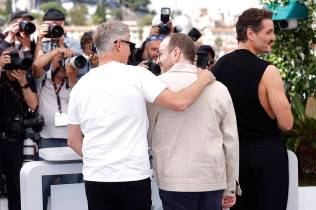 Pedro Pascal, Ari Aster und Joaquin Phoenix beim Photocall zum Kinofilm Eddington auf dem Festival de Cannes 2025 78. Internationale Filmfestspiele von Cannes am Palais des Festivals. Cannes, 17.05.2025