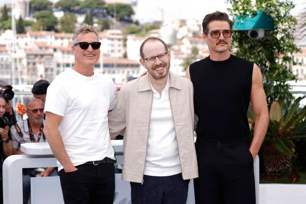 Pedro Pascal, Ari Aster und Joaquin Phoenix beim Photocall zum Kinofilm Eddington auf dem Festival de Cannes 2025 78. Internationale Filmfestspiele von Cannes am Palais des Festivals. Cannes, 17.05.2025