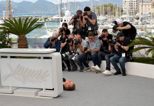 Bono - Stories of Surrender Photocall at 78th Festival de Cannes - Cannes, France CANNES, FRANCE. May 17, 2025: Bono at the photocall for Bono - Stories of Surrender at the 78th Festival de Cannes. Picture: Paul Smith Featureflash Cannes France  Copyright: xPaulxSmithx xFeatureflashx