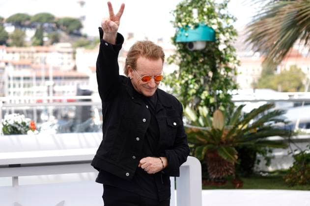 Bono beim Photocall zum Apple TV+ Dokumentarfilm Bono: Stories of Surrender auf dem Festival de Cannes 2025 78. Internationale Filmfestspiele von Cannes am Palais des Festivals. Cannes, 17.05.2025