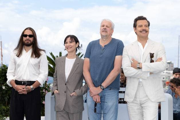 Cannes - Marcel Et Monsieur Pagnol - A Magnificent Life Photocall SCH, Géraldine Pailhas, Sylvain Chomet and Laurent Lafitte pose during the Marcel Et Monsieur Pagnol (A Magnificent Life) photocall at the 78th annual Cannes Film Festival at Palais des Festivals on May 17, 2025 in Cannes, France. Photo by Shootpix ABACAPRESS.COM Cannes France  Copyright: xShootpix ABACAx