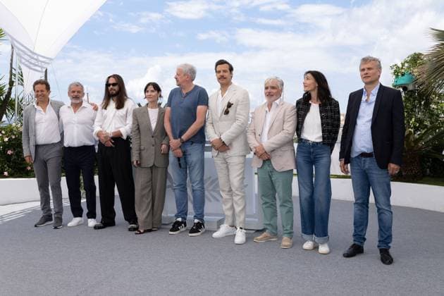 Cannes - Marcel Et Monsieur Pagnol - A Magnificent Life Photocall Aton Soumache, Lilian Eche, SCH, Géraldine Pailhas, Sylvain Chomet, Laurent Lafitte, Nicolas Pagnol, Valérie Puech and Ashargin Poiré pose during the Marcel Et Monsieur Pagnol (A Magnificent Life) photocall at the 78th annual Cannes Film Festival at Palais des Festivals on May 17, 2025 in Cannes, France Photo by Shootpix ABACAPRESS.COM Cannes France  Copyright: xShootpix ABACAx