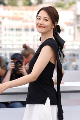 Gao Yuanyuan beim Photocall zum Kinofilm Sons of the Neon Night Fung lam fo saan auf dem Festival de Cannes 2025 78. Internationale Filmfestspiele von Cannes am Palais des Festivals. Cannes, 17.05.2025