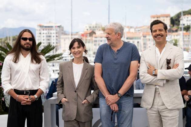 Photocall of Marcel Et Monsieur Pagnol at the 78th Cannes International Film Festival SCH Julien Schwarzer , Géraldine Pailhas, Sylvain Chomet et Laurent Lafitte au photocall de Marcel Et Monsieur Pagnol lors du 78ème Festival International du Film de Cannes, au Palais des Festivals in Cannes, France, on May 17, 2025 Jacovides Moreau Bestimage A Magnificent Life photocall at the 78th annual Cannes Film Festival at Palais des Festivals in Cannes, France, on May 17, 2025 Cannes France  Copyright: xJACOVIDES-MOREAUx xBESTIMAGExJACOVIDES-MOREAUx xBESTIMAGEx