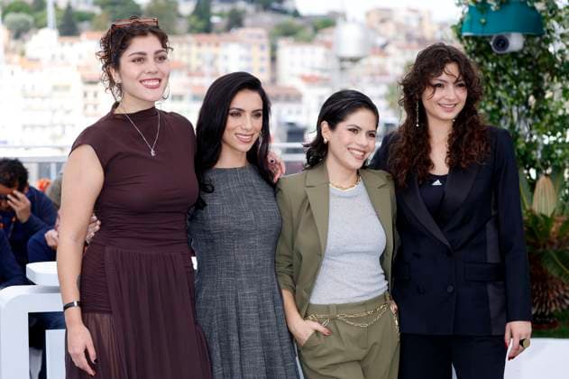Avril Aurora, Lola Bravo, Daniela Lopez und Paulina Cortes beim Photocall zum Kinofilm La Ola La vague The Wave auf dem Festival de Cannes 2025 78. Internationale Filmfestspiele von Cannes am Palais des Festivals. Cannes, 17.05.2025