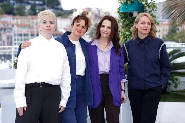 Molly Manning Walker, Alice Rohrwacher, Juliette Binoche und Maren Ade beim Photocall mit den Jury-Präsidentinnen auf dem Festival de Cannes 2025 78. Internationale Filmfestspiele von Cannes am Palais des Festivals. Cannes, 17.05.2025