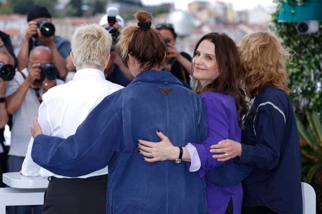 Molly Manning Walker, Alice Rohrwacher, Juliette Binoche und Maren Ade beim Photocall mit den Jury-Präsidentinnen auf dem Festival de Cannes 2025 78. Internationale Filmfestspiele von Cannes am Palais des Festivals. Cannes, 17.05.2025