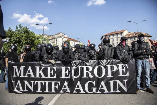 Bilder des Jahres 2025, News 05 Mai News Themen der Woche KW20 News Bilder des Tages Milan, clashes Remigration Summit counter-procession antagonist Largo Cairoli- Piazza Cadorna-Pagano  Copyright: xFrancescoxEnriquezx xipa-agency.netx xFrancescoxEnriquezx IPA_Agency_IPA57830872