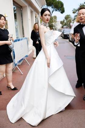 Cannes Zhou Ye leaves Hotel Martinez MP Zhou Ye leaves Hotel Martinez to attend an official screening ahead the 78th annual Cannes Film Festival on May 17, 2025 in Cannes, France. Photo by Marco Piovanotto ABACAPRESS.COM  Copyright: xPiovanottoxMarco ABACAx